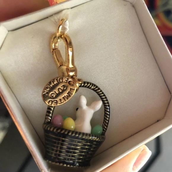 JUICY COUTURE LIMITED EDITION EASTER BASKET CHARM - Picture 5 of 6